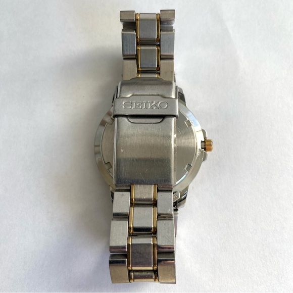 Seiko Men's Watch V742-8119 Two Tone Gold Silver Day Date Quartz Classic Career - Picture 6 of 9